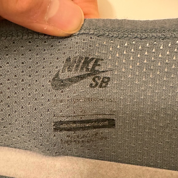 Nike SB - Performance long sleeve - men’s size L - Used - Picture 4 of 7